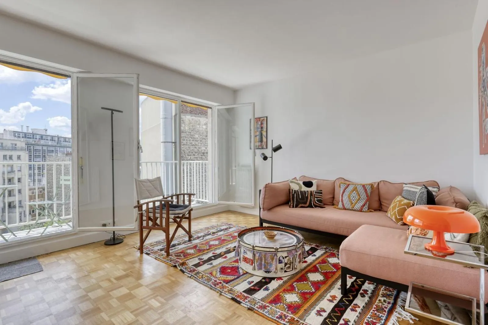 Light & Warm Flat With Balcony - Heart Of Paris 15 contacts